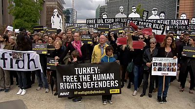 Af Örgütü'nden Brüksel'de Türkiye protestosu