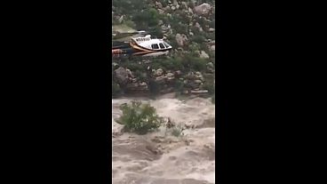Filmbe illő helikopteres mentés Arizónában