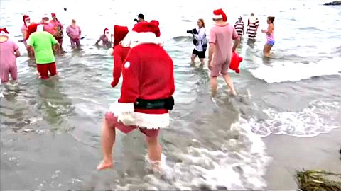Weihnachtsmänner bereiten sich auf Festsaison vor
