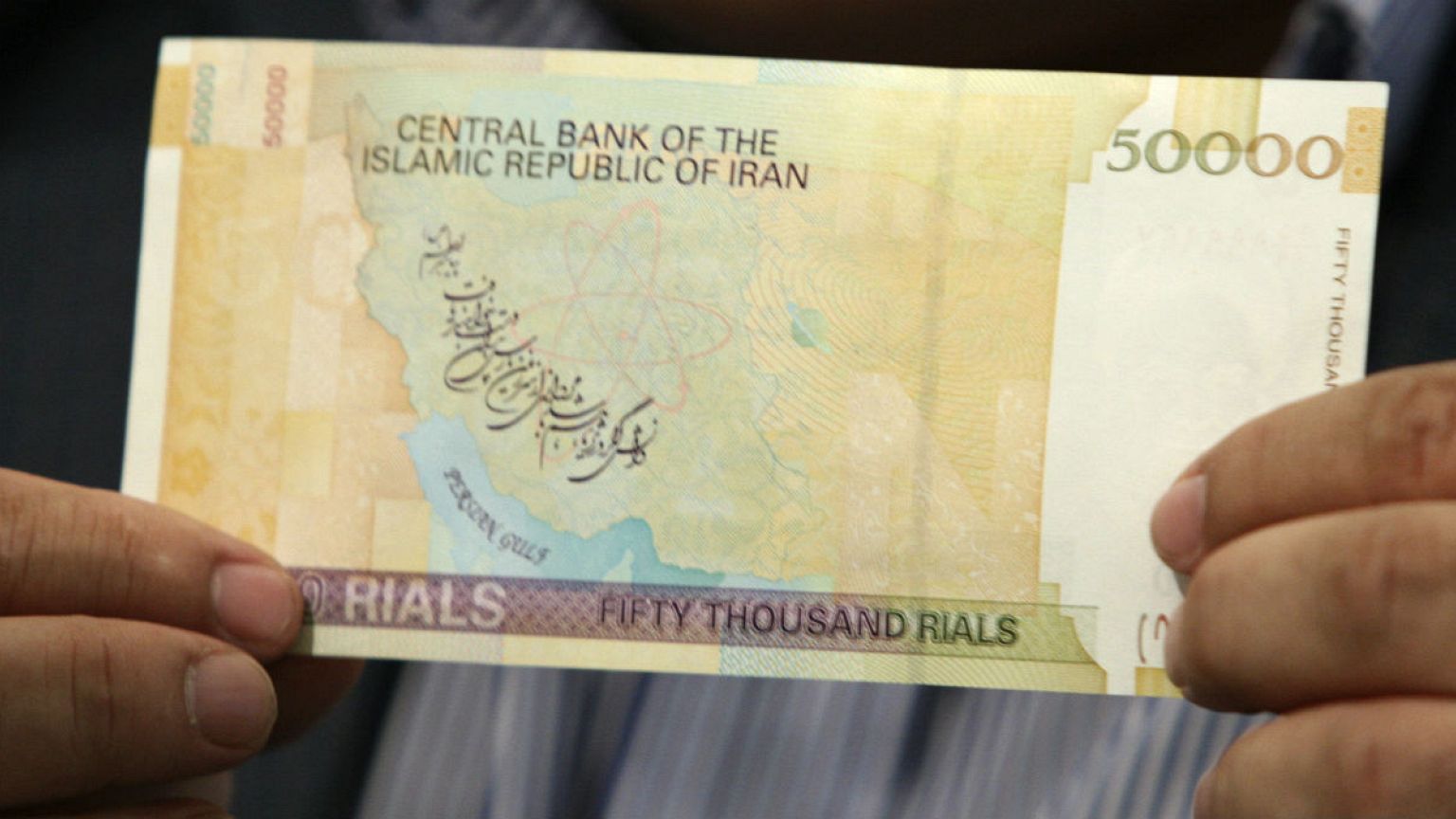 تا مجلس تصویب نکند ریال ایران تومان نمی شود