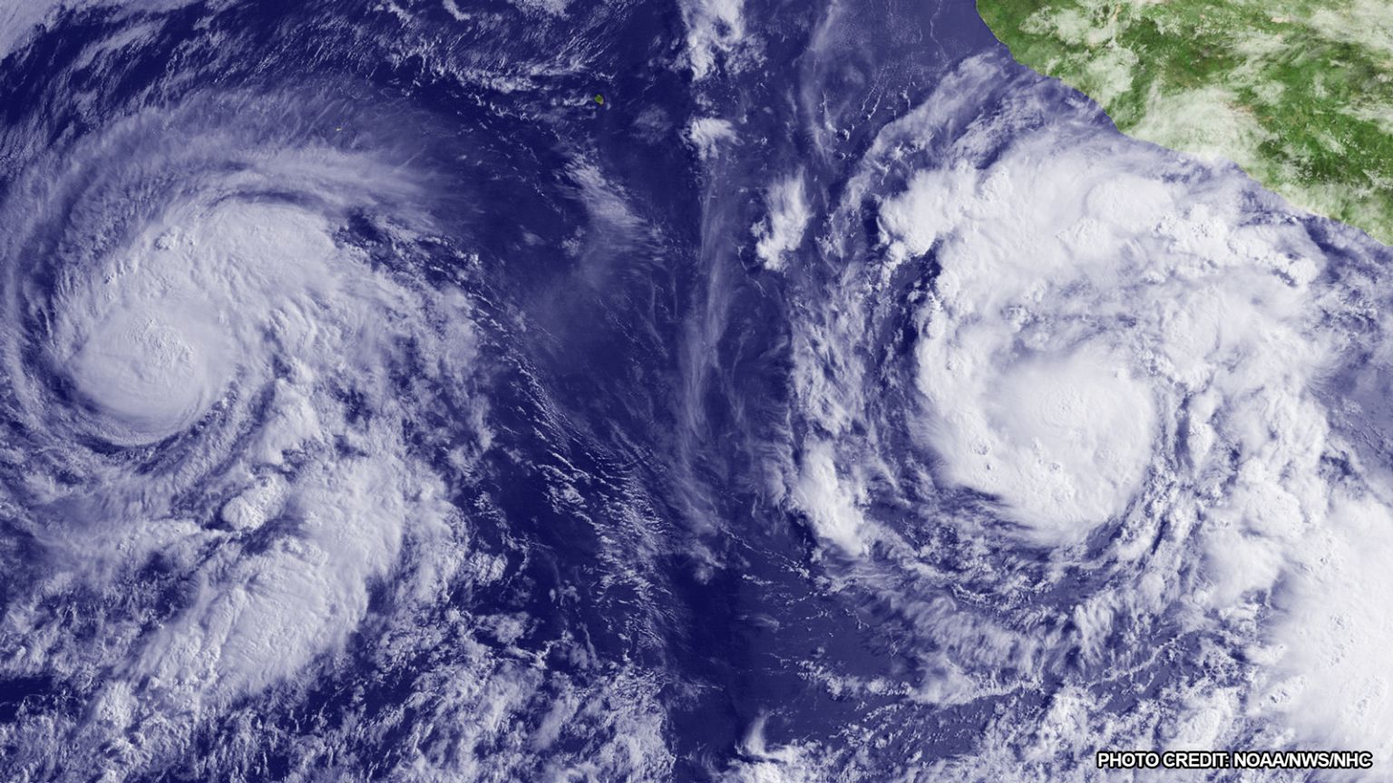 Deux cyclones sur le point de fusionner dans l’est du Pacifique