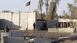 در حمله طالبان در قندهار دستکم ده‌ها سرباز کشته و مجروح شدند