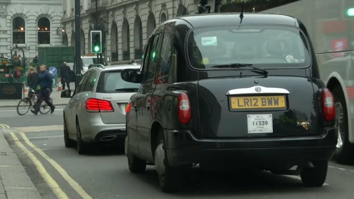 Reino Unido anuncia "guerra" aos carros poluentes