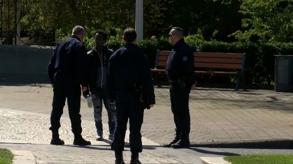 Calais : les migrants régulièrement victimes de gaz poivre, selon HRW Calais : les migrants régulièrement victimes de gaz poivre, selon HRW