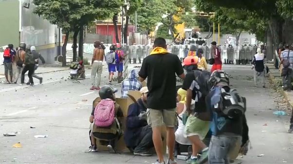 Dois mortos e pelo menos 50 detidos na primeira jornada de greve geral Dois mortos e pelo menos 50 detidos na primeira jornada de greve geral