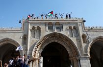 Los palestinos celebran la retirada de los controles en la Explanada de las Mezquitas