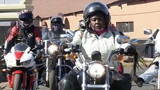 Afrique du Sud : les femmes noires motardes de plus en plus attirées par des grandes voies [no comment]