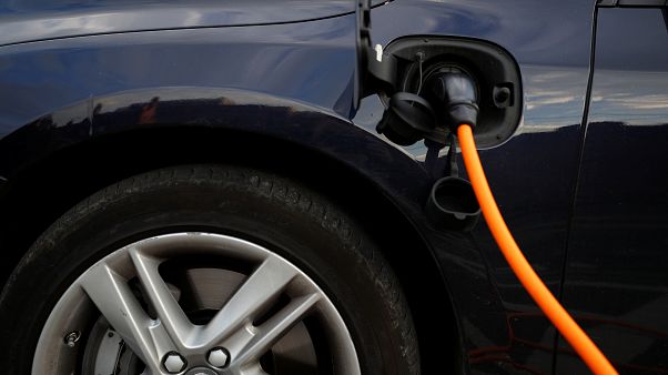 Queda na produção e nas vendas de automóveis no Reino Unido Queda na produção e nas vendas de automóveis no Reino Unido