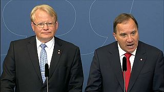 Швеция: премьер уволил двух министров