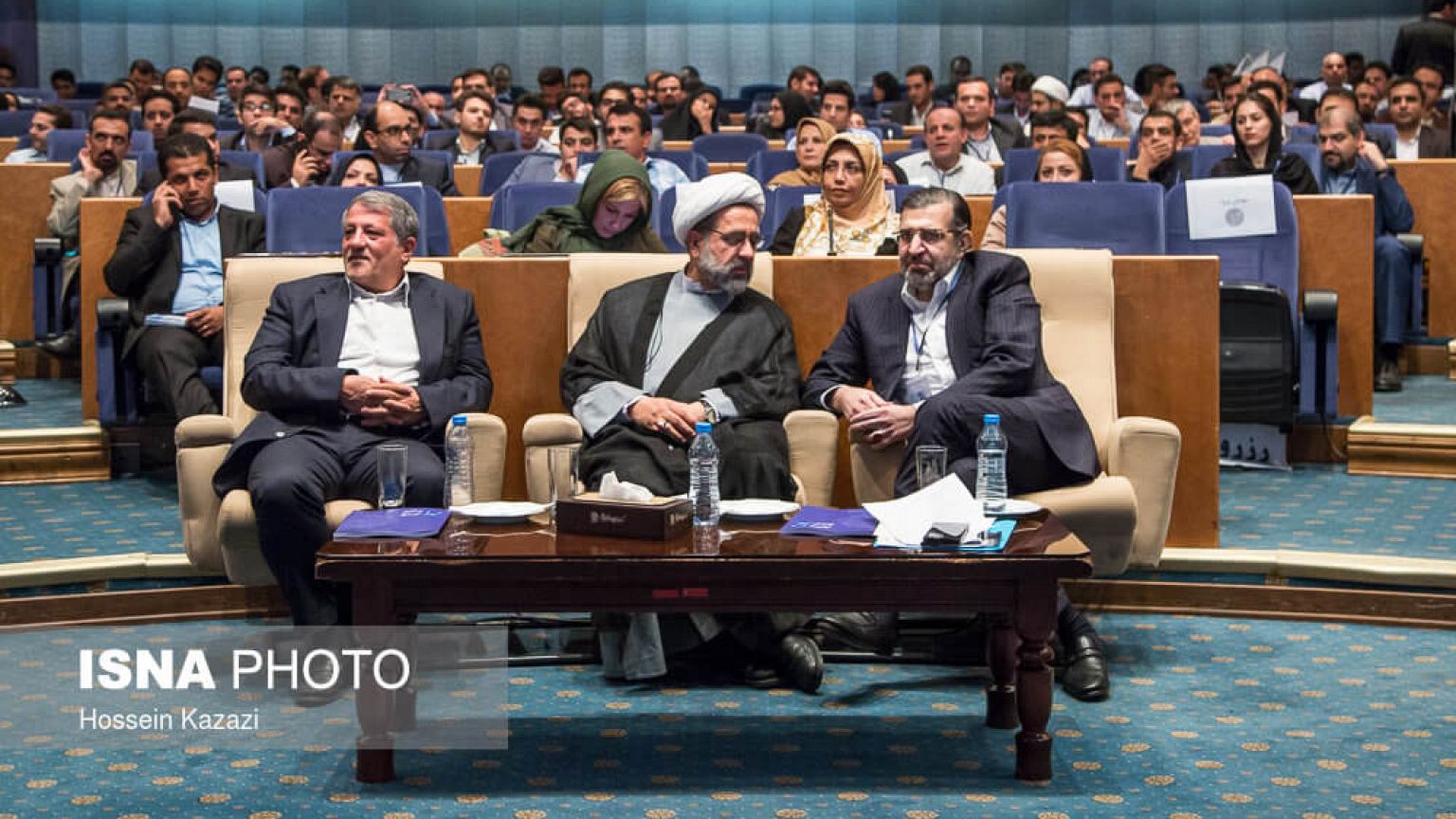 انتقاد فعالان سیاسی از جای خالی احزاب در ساختار سیاسی ایران