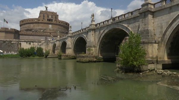 Tempo agli sgoccioli: Roma verso il razionamento Tempo agli sgoccioli: Roma verso il razionamento