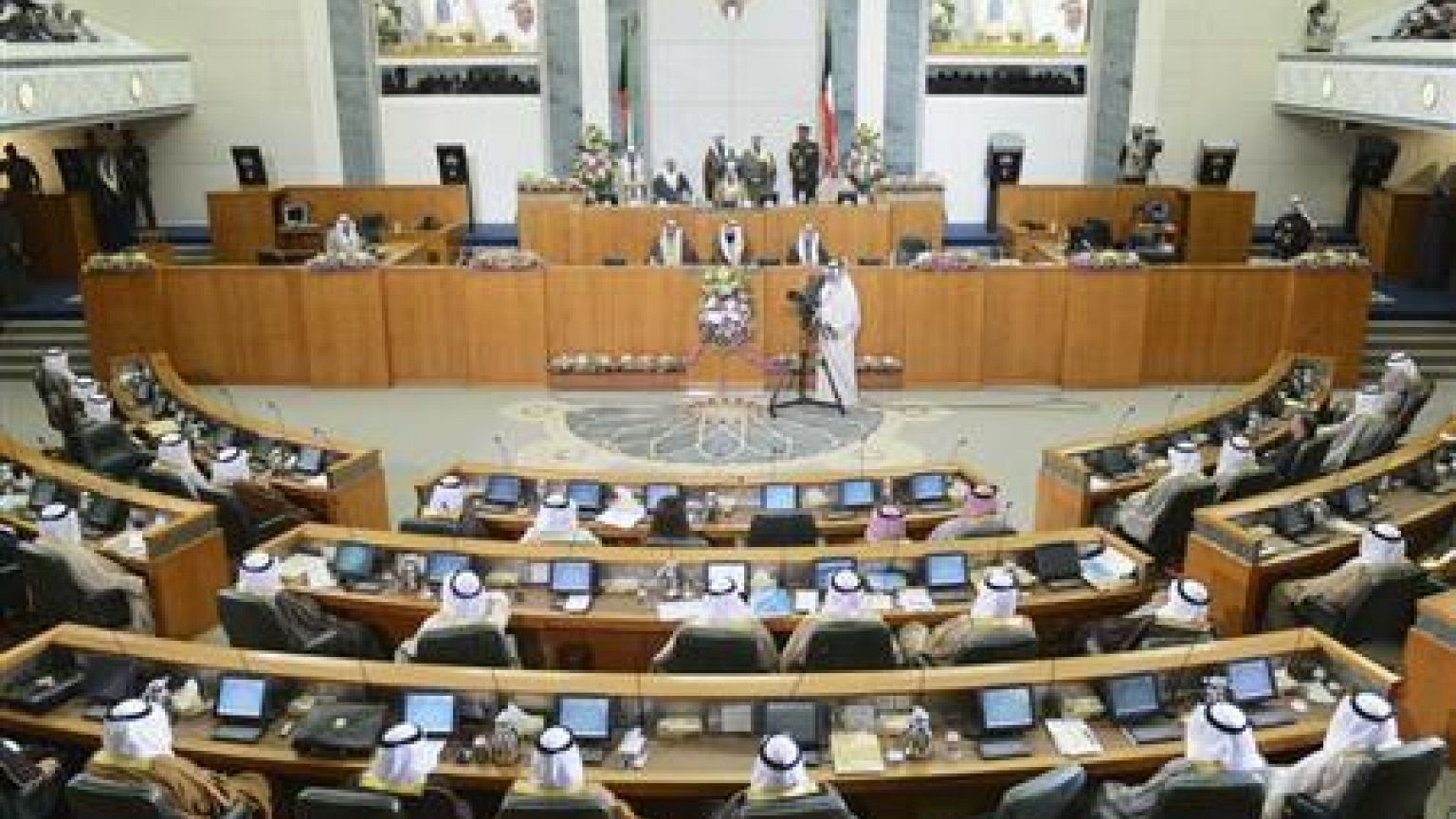 Governo do Koweit fecha televisão xiita privada