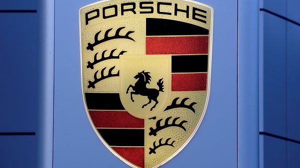 Governo alemão ordena recolha de 22 mil Porsches Governo alemão ordena recolha de 22 mil Porsches