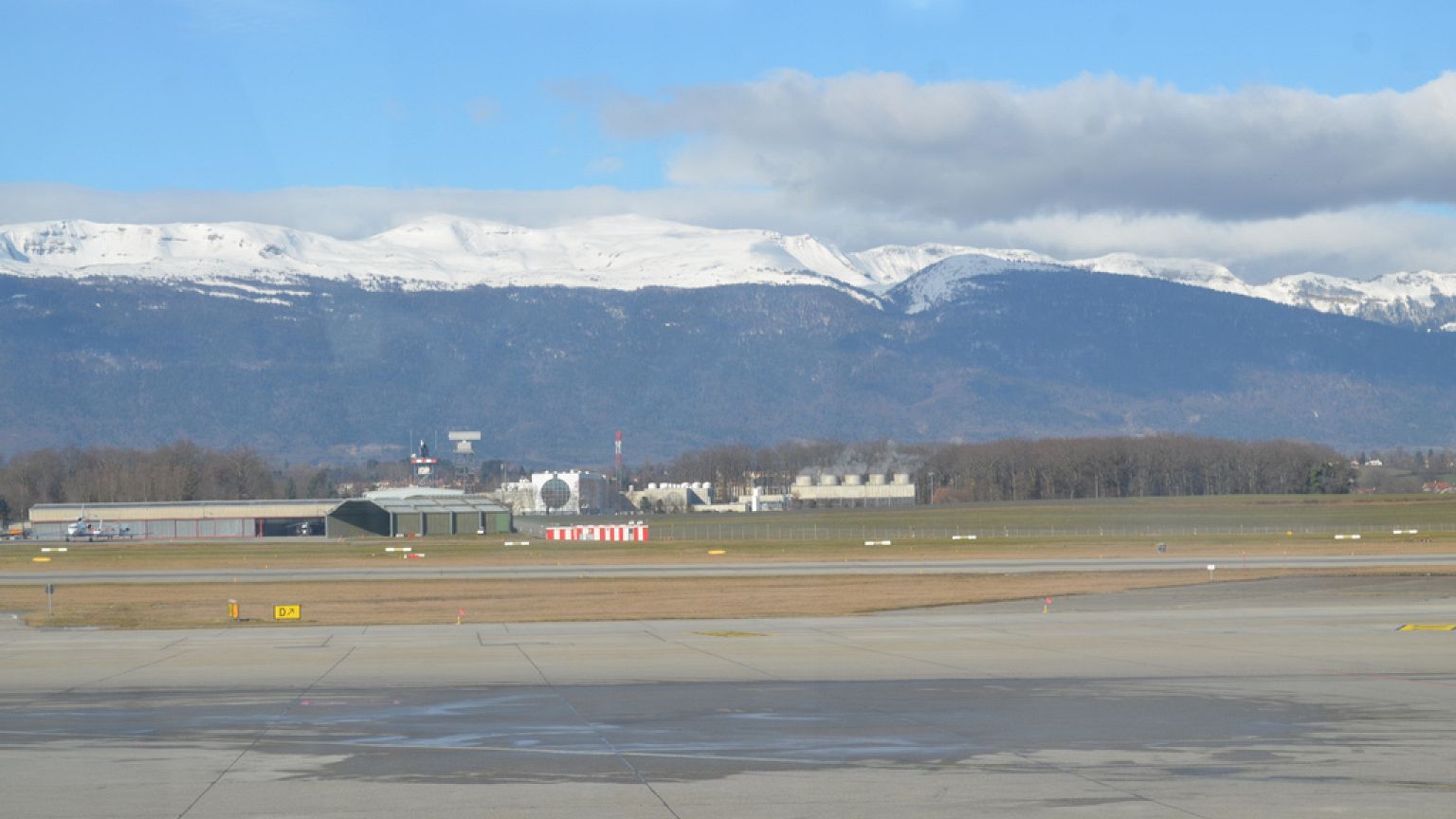 Sex mit dem Schüler auf Heimflug von Genf? Lehrerin (28) inzwischen bei der Armee