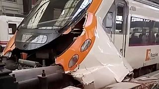 إصابة 48 شخصا في حادث قطار ببرشلونة