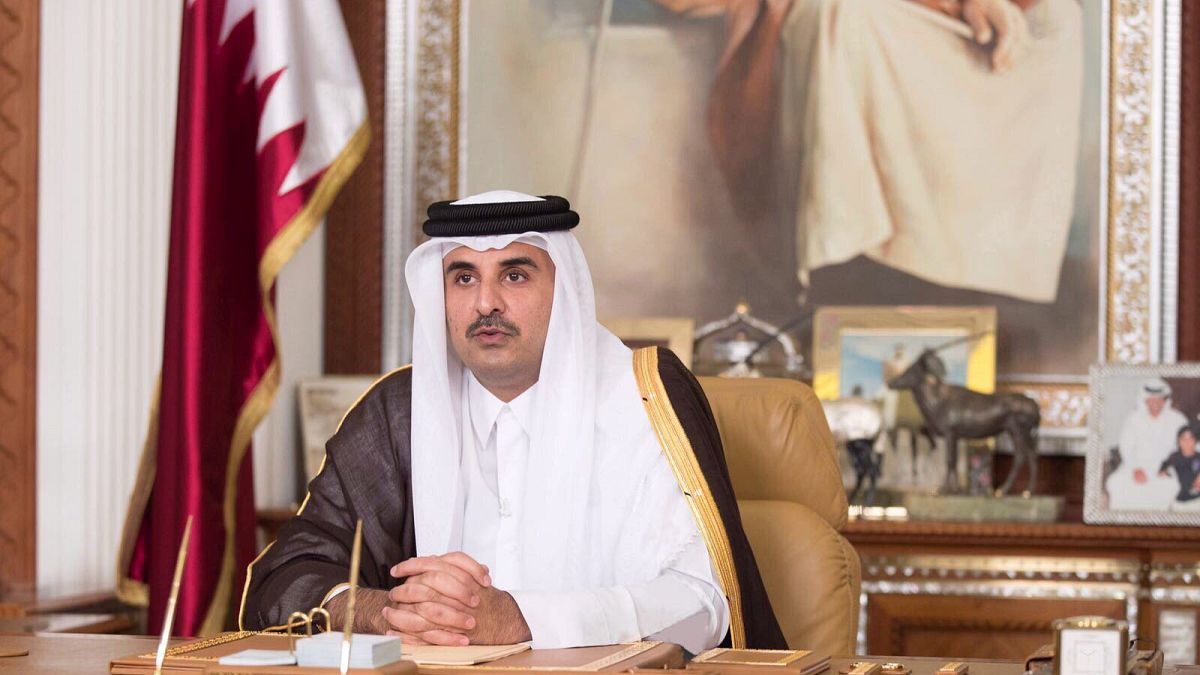 ما صحة تطليق أمير قطر لزوجته عقب نشرها صورته عاري الصدر؟