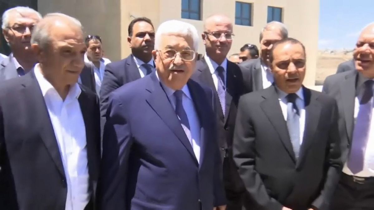 عباس يخضع لفحوص "طبية روتينية"