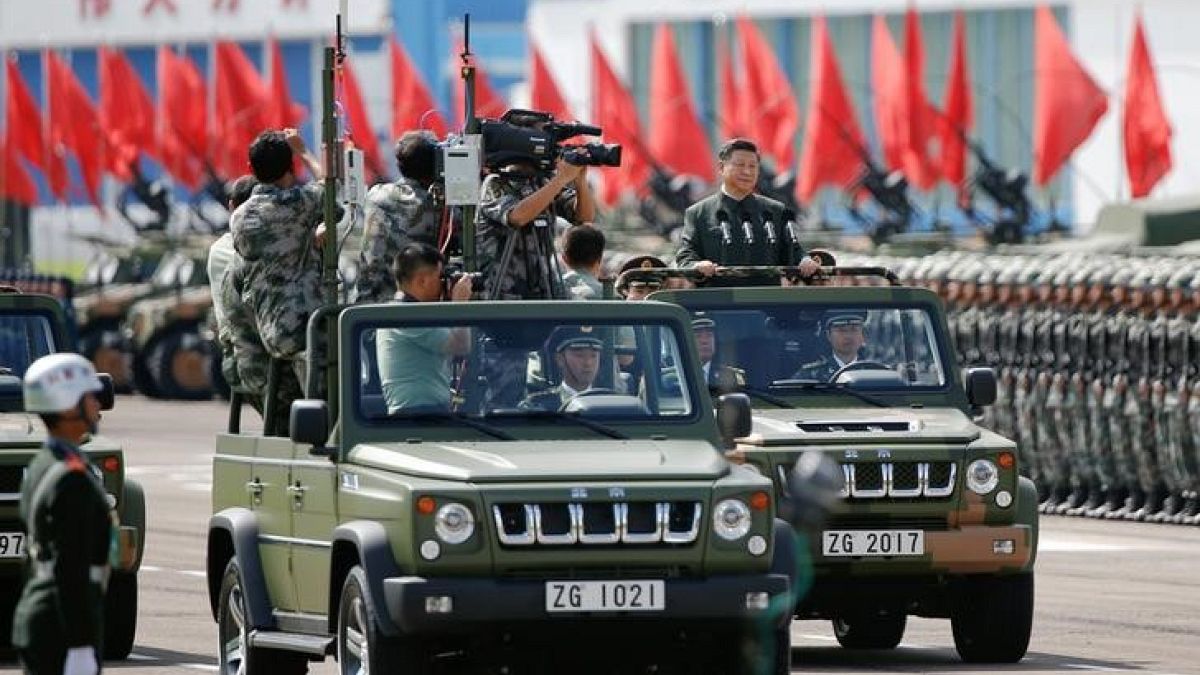 China exhibe músculo militar