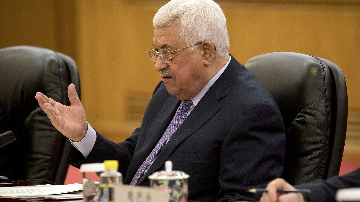 قلق إسرائيلي على الوضع الصحي لمحمود عباس