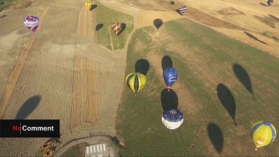 Italien: Heißluftballons bei Sonnenaufgang