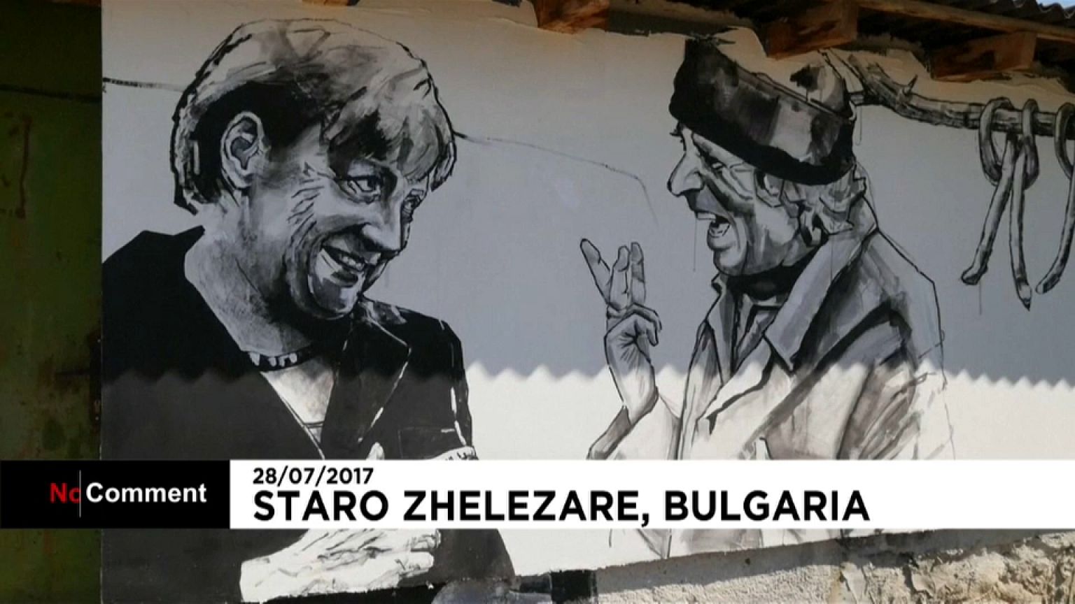 Sokak sanatçıları ıssız köyü grafitilerle renklendirdi