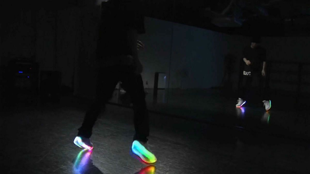 Japonlar bunu da yaptı: Led ışıklı ayakkabı