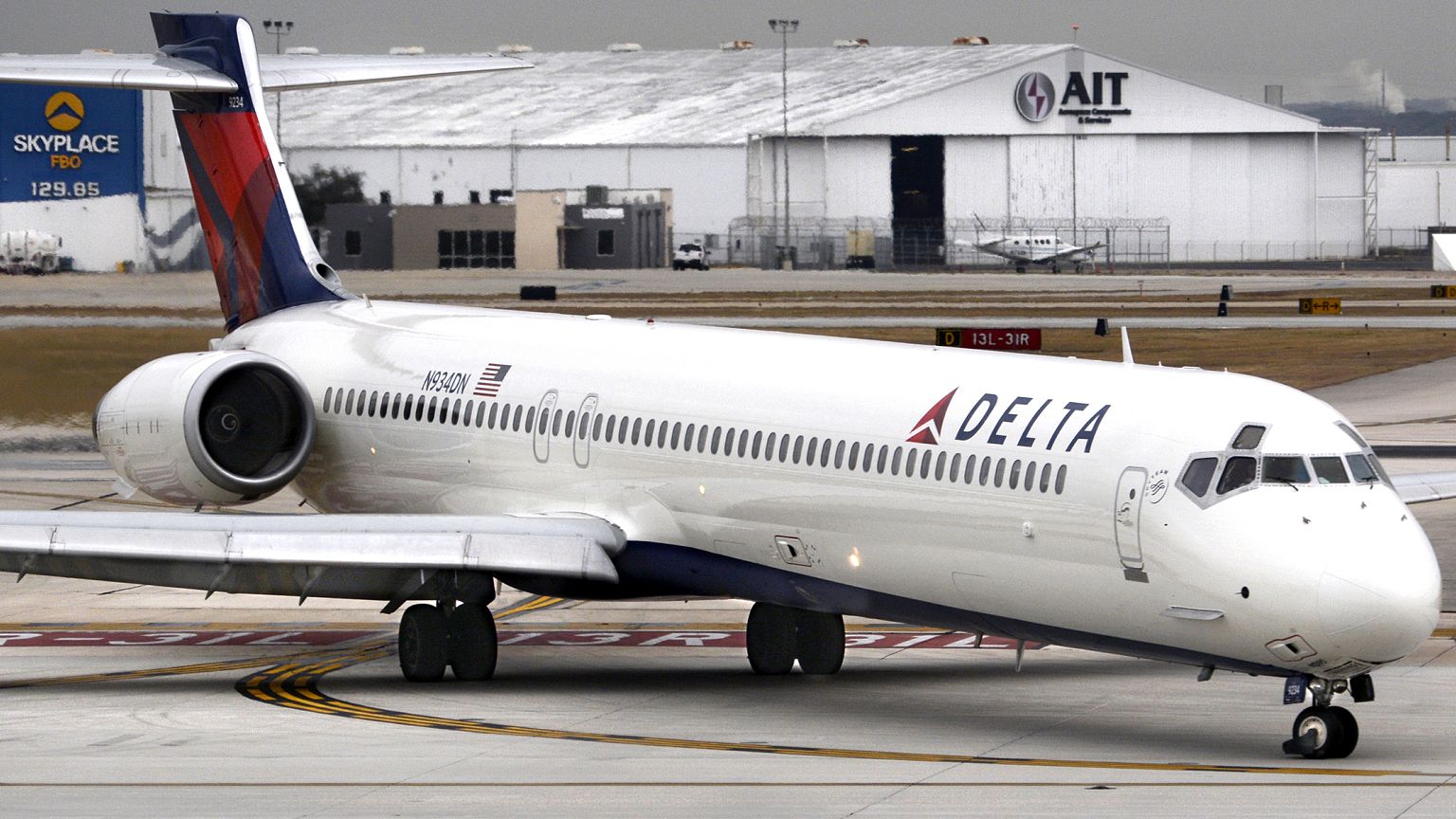 Delta cuts back on reclining seats