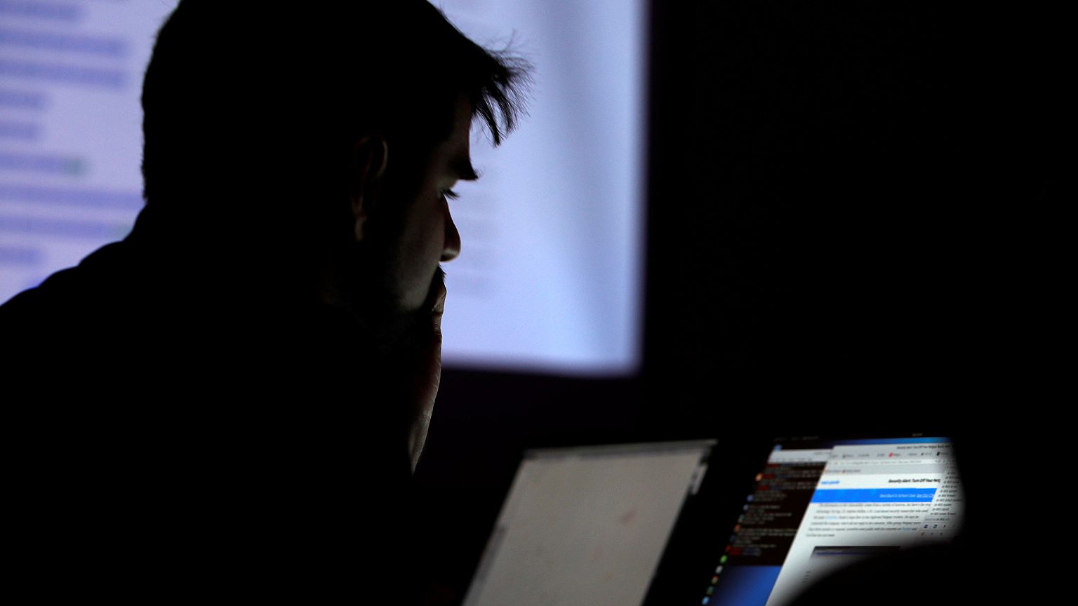 Guerra totale degli Usa ad hacker russi
