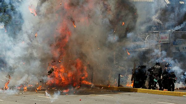 Guardas venezuelanos vítimas de engenho explosivo Guardas venezuelanos vítimas de engenho explosivo