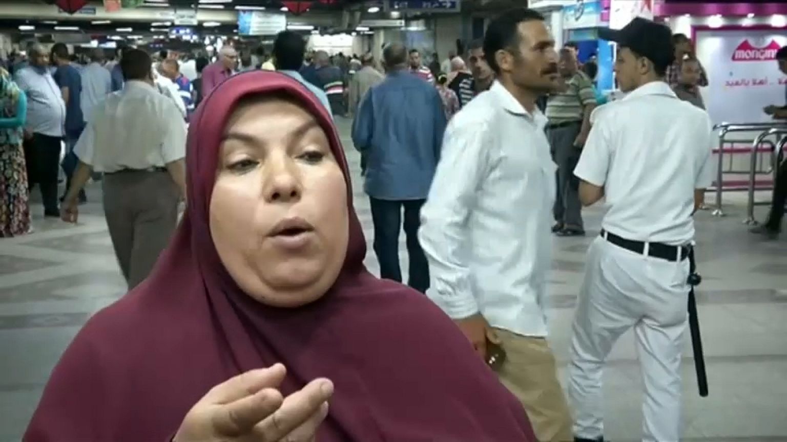 المصرية التي "أخرست أوباما" تدافع عن "كشك الفتوى"