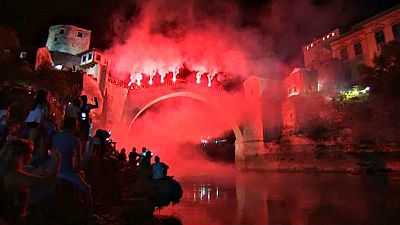 Mostar Köprüsü meşalelerle renklendi