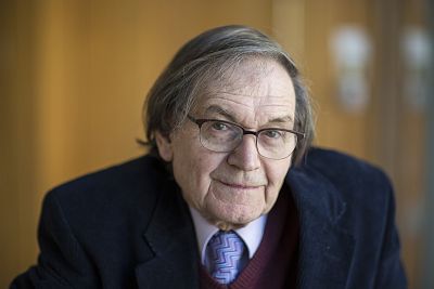 Roger Penrose proposed the idea of a sequence of universes evolving over time.