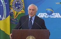 Parlamento brasileiro decide destino de Michel Temer
