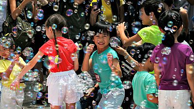 Millió buborék az égen Hongkongban