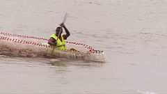 Boot aus Flaschen vor Kamerun