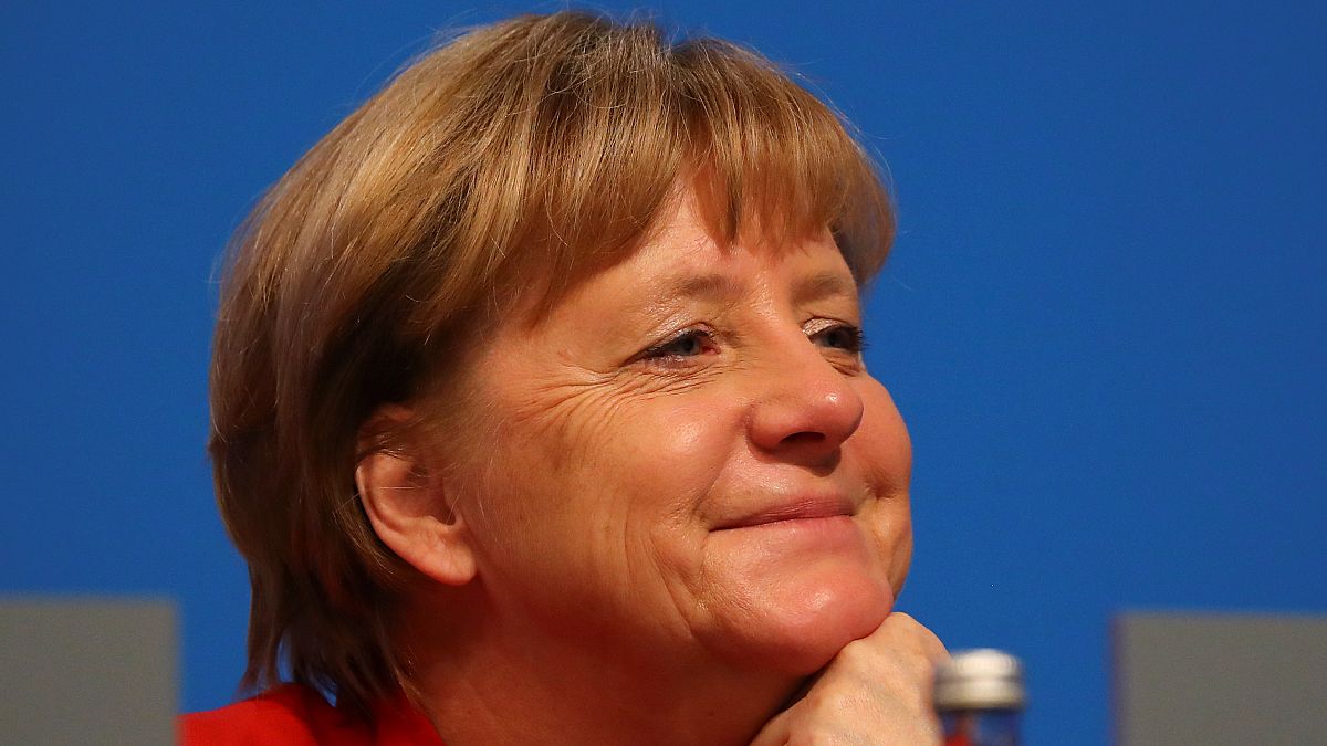 "Sparsamkeit ist eine Tugend": Merkel wandert 5. Jahr in Folge im selben Outfit