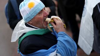 "الموز بالمجان" في الأرجنتين احتجاجا على استيراده من دول الجوار