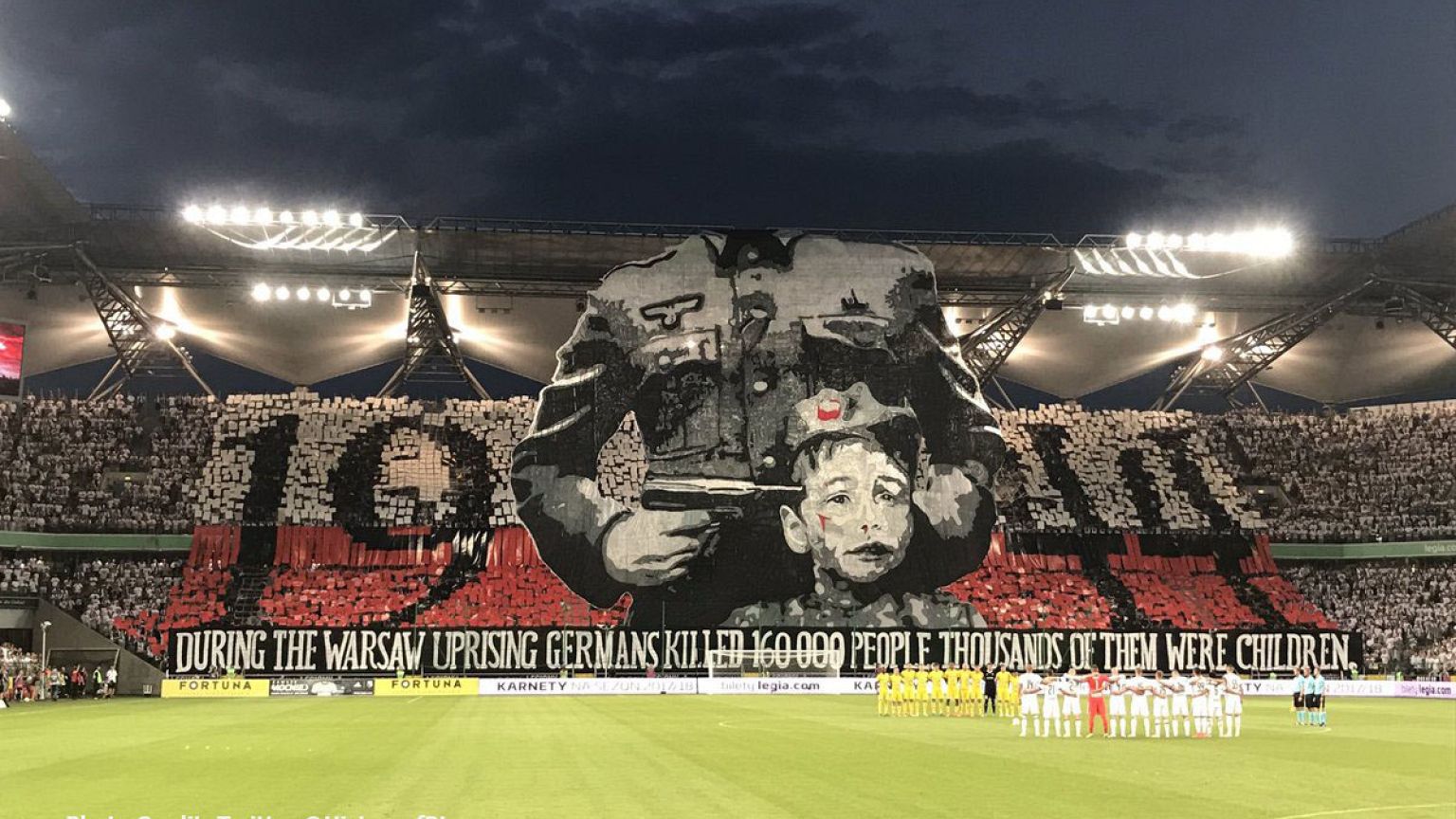 Polonia, Legia varsavia: in curva striscione shock