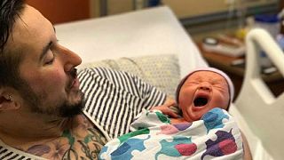 Née femme, Trystan accouche de son premier enfant