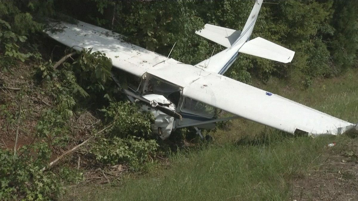Dashcam captures plane crash on Texas highway