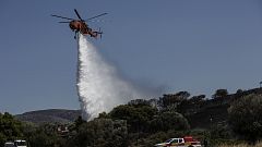 Ελλάδα: Τρεις τραυματίες από τη φωτιά στο Λαγονήσι