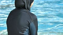 Weil sie im Burkini schwimmt, soll sie die Poolreinigung bezahlen