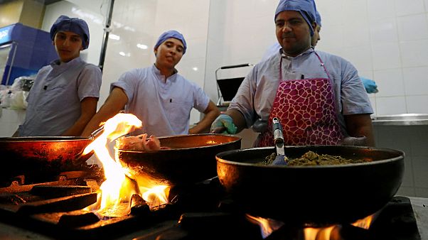 Εστιατόριο «χειρουργείο» στην Αίγυπτο – ΒΙΝΤΕΟ Εστιατόριο «χειρουργείο» στην Αίγυπτο – ΒΙΝΤΕΟ