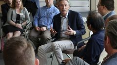 Image: Howard Schultz speaks during a town hall on the University of Kansas