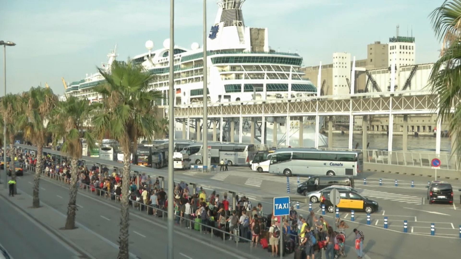 Anti-tourist demos spread from Barcelona to Mallorca | Euronews