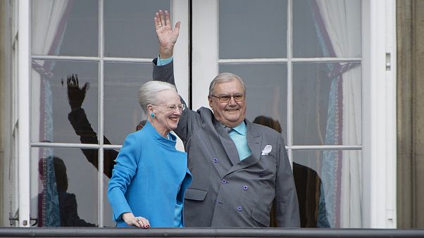 Le prince Henrik du Danemark fait tombe à part Le prince Henrik du Danemark fait tombe à part