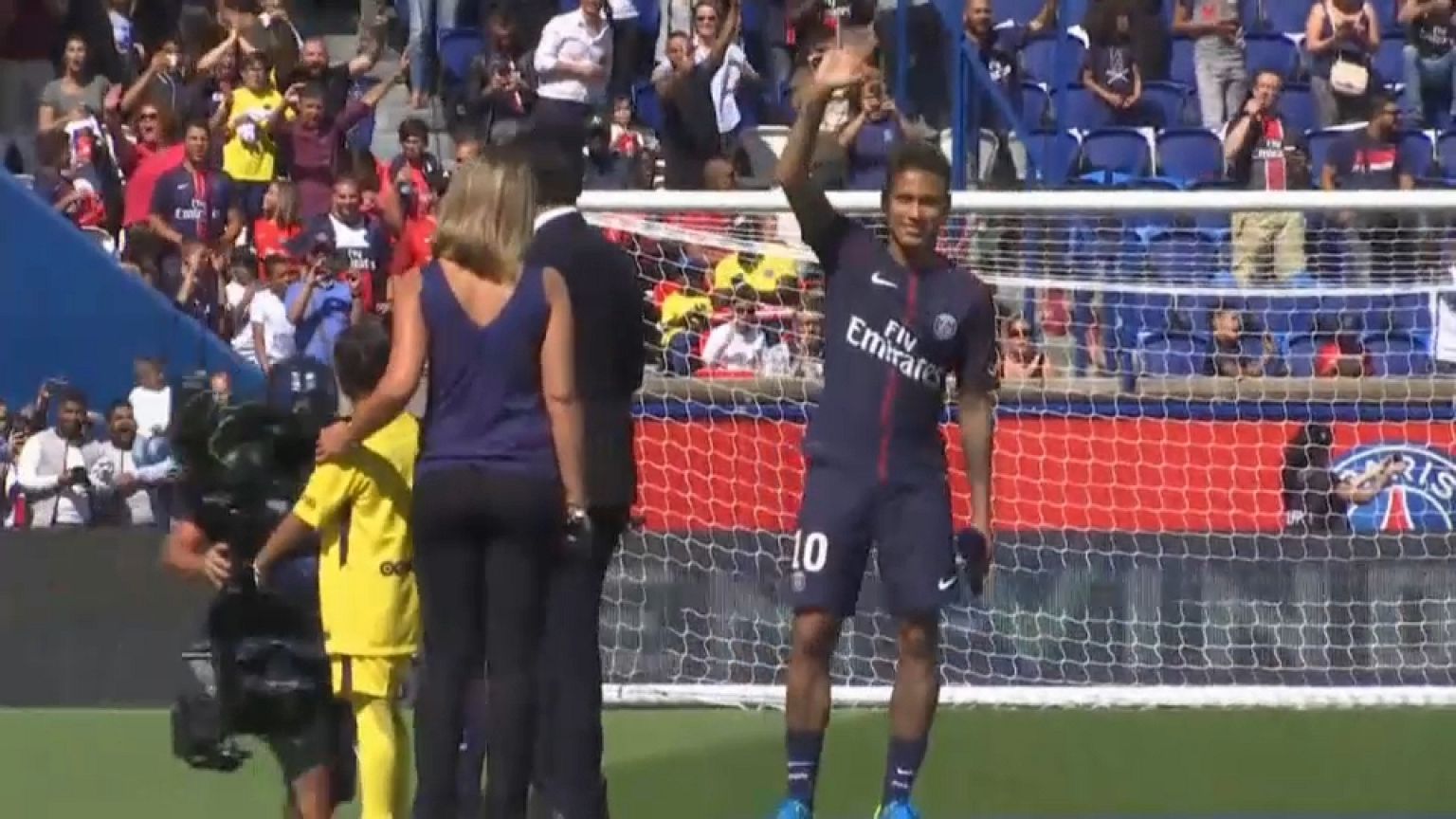 Neymar déjà roi au Parc des princes