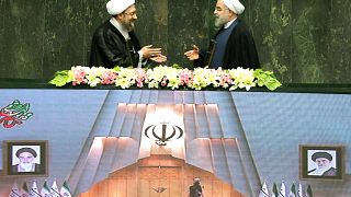 Iran: Rohani giura e attacca USA sul nucleare