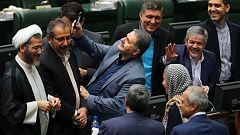 حاشیه‌های مراسم تحلیف؛ از سلفی های نمایندگان تا غیبت شخصیتها
