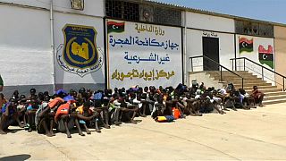 Migranti: altri 300 salvati dalla Libia